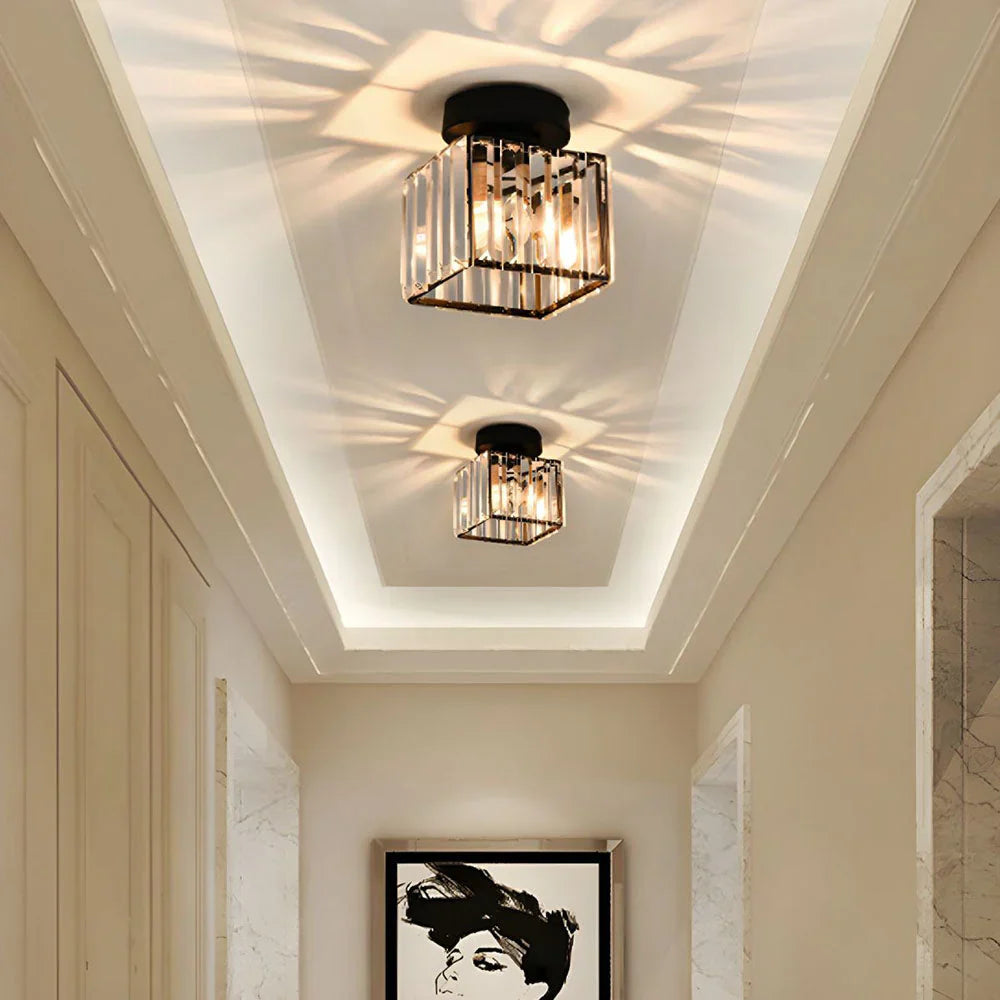 Moderna Lámpara De Techo De Cristal Con Detalles En Dorado Y Negro : Iluminación Con Estilo Para Su Hogar Luz De Techo De Cristal Con Detalles En Dorado Y Negro