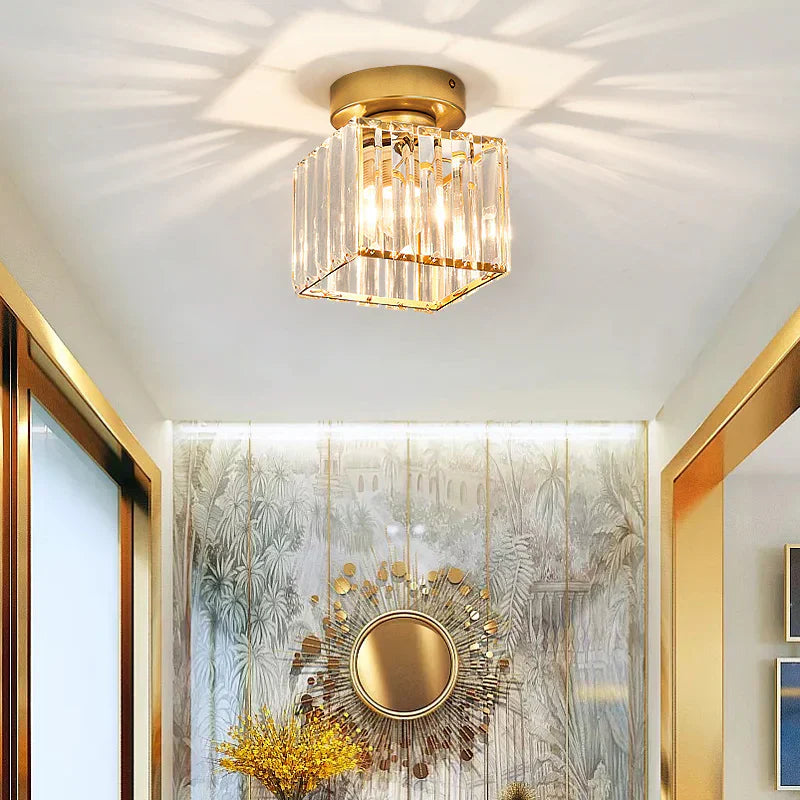 Moderna Lámpara De Techo De Cristal Con Detalles En Dorado Y Negro : Iluminación Con Estilo Para Su Hogar Luz De Techo De Cristal Con Detalles En Dorado Y Negro