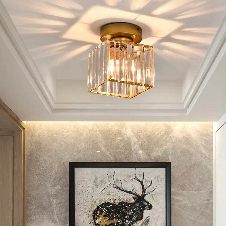 Moderna Lámpara De Techo De Cristal Con Detalles En Dorado Y Negro : Iluminación Con Estilo Para Su Hogar Luz De Techo De Cristal Con Detalles En Dorado Y Negro