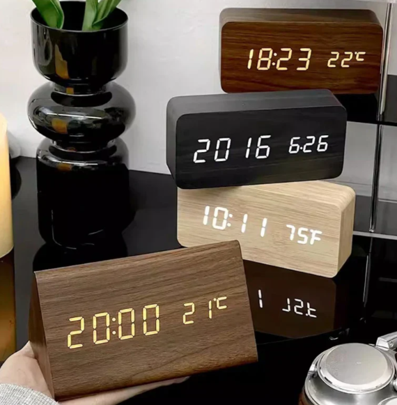 Reloj de Madera Led con Activación por Voz