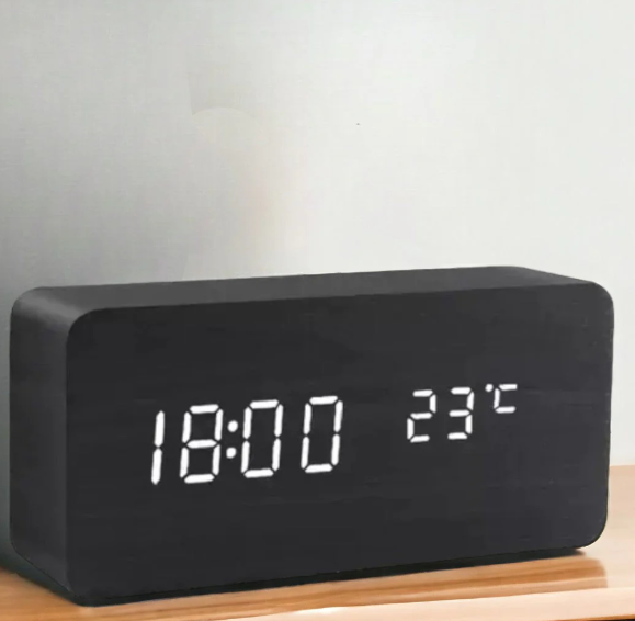 Reloj de Madera Led con Activación por Voz
