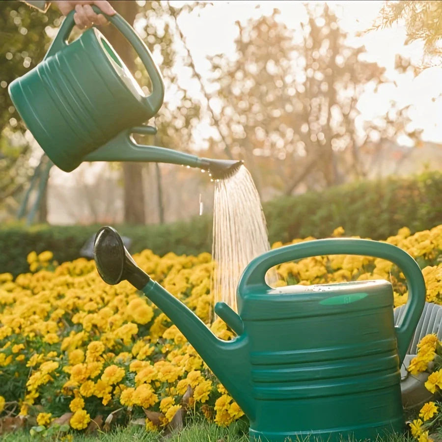 Lata de Riego con Gran Capacidad y Caño Largo para un Riego y Cuidado de las Plantas Preciso