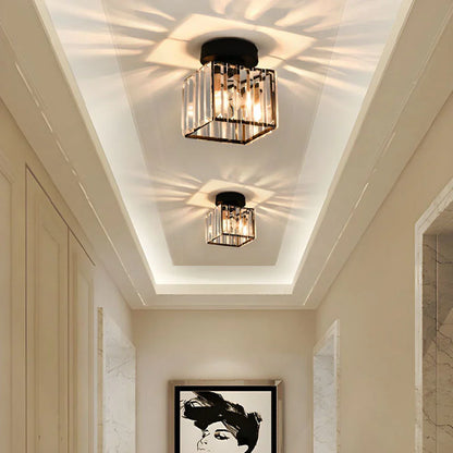 Moderna Lámpara De Techo De Cristal Con Detalles En Dorado Y Negro : Iluminación Con Estilo Para Su Hogar Luz De Techo De Cristal Con Detalles En Dorado Y Negro