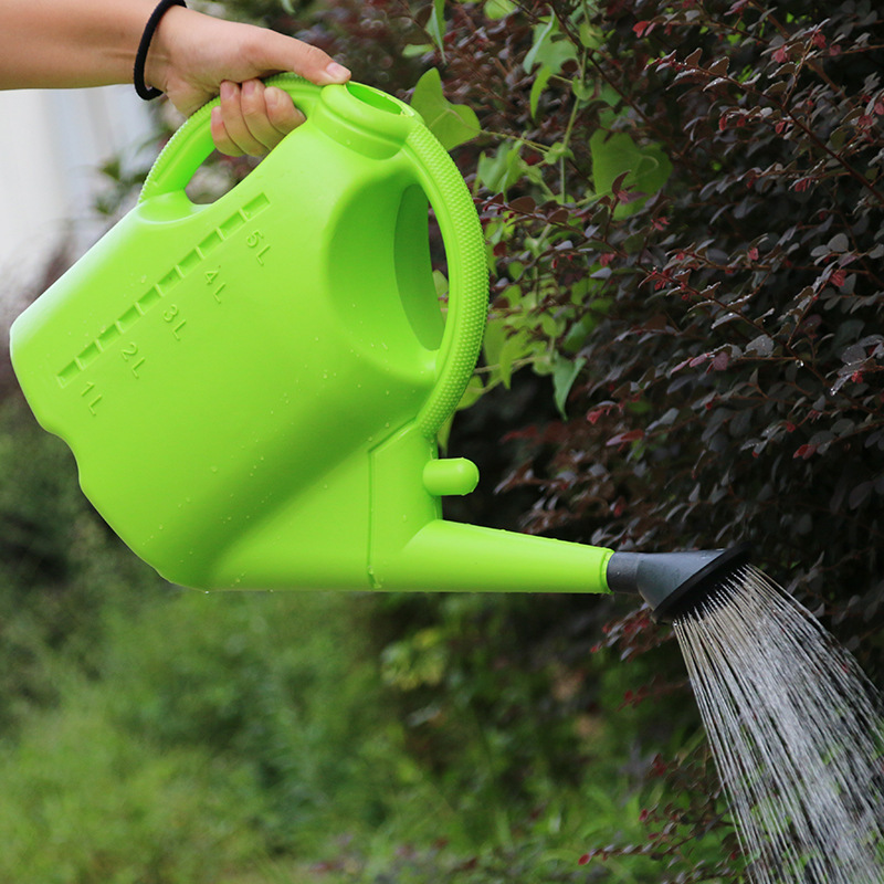 Lata de Riego con Gran Capacidad y Caño Largo para un Riego y Cuidado de las Plantas Preciso