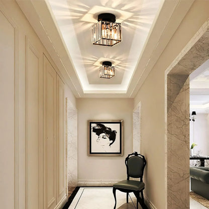 Moderna Lámpara De Techo De Cristal Con Detalles En Dorado Y Negro : Iluminación Con Estilo Para Su Hogar Luz De Techo De Cristal Con Detalles En Dorado Y Negro
