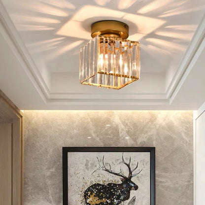 Moderna Lámpara De Techo De Cristal Con Detalles En Dorado Y Negro : Iluminación Con Estilo Para Su Hogar Luz De Techo De Cristal Con Detalles En Dorado Y Negro