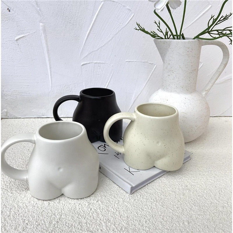 Taza de Café con Curvas Femeninas