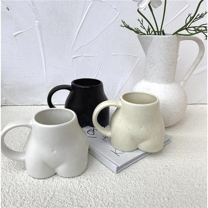 Taza de Café con Curvas Femeninas