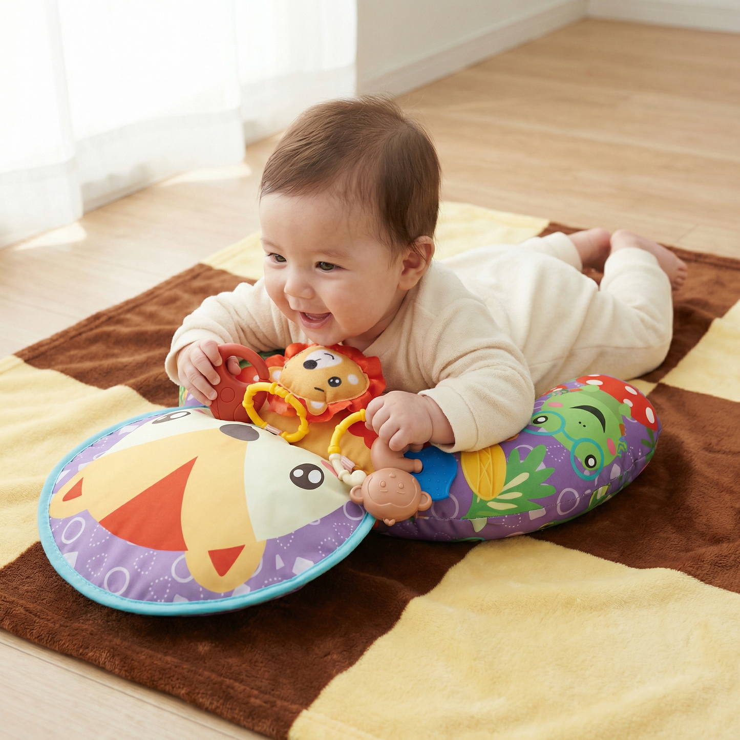 Almohada de Entrenamiento para Bebés para el Tiempo Boca Abajo con Arco de Juego – Apoya el Desarrollo Sensorial y el Crecimiento Temprano
