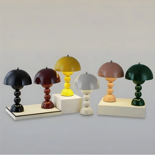 Moderna Lámpara De Sobremesa De Diseño Escandinavo Con Detalles Dorados Lámpara De Sobremesa De Diseño Escandinavo Con Detalles Dorados